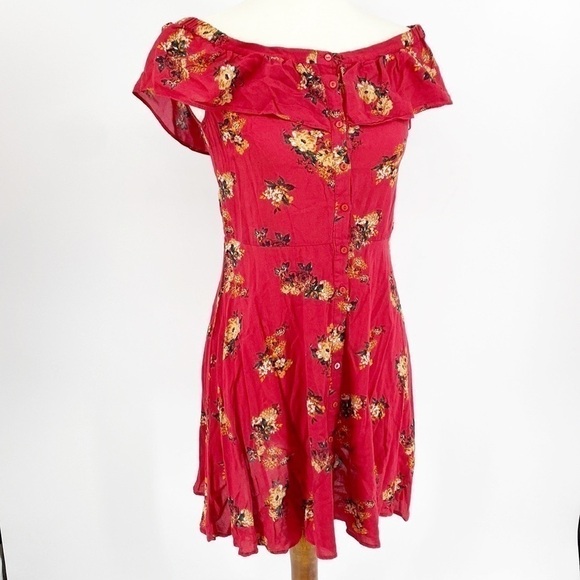Zara Dresses & Skirts - ZARA RED FLORAL DRESS
